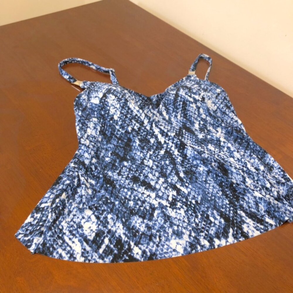 Women’s Black and Blue Tankini Swim Top Size M Pre-Owned. - Picture 2 of 14